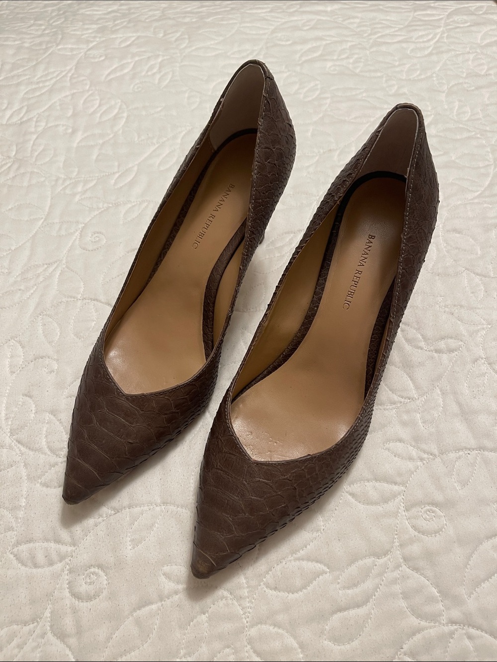 Banana Republic Textured Fake Croc Taupe Pointed Pumps